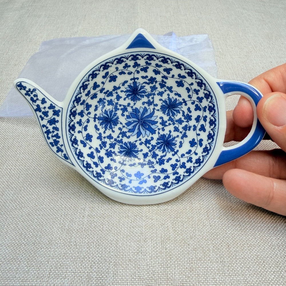 Blue and White Teapot Shaped Teabag Holder in Gift Bag - Picture 4 of 6